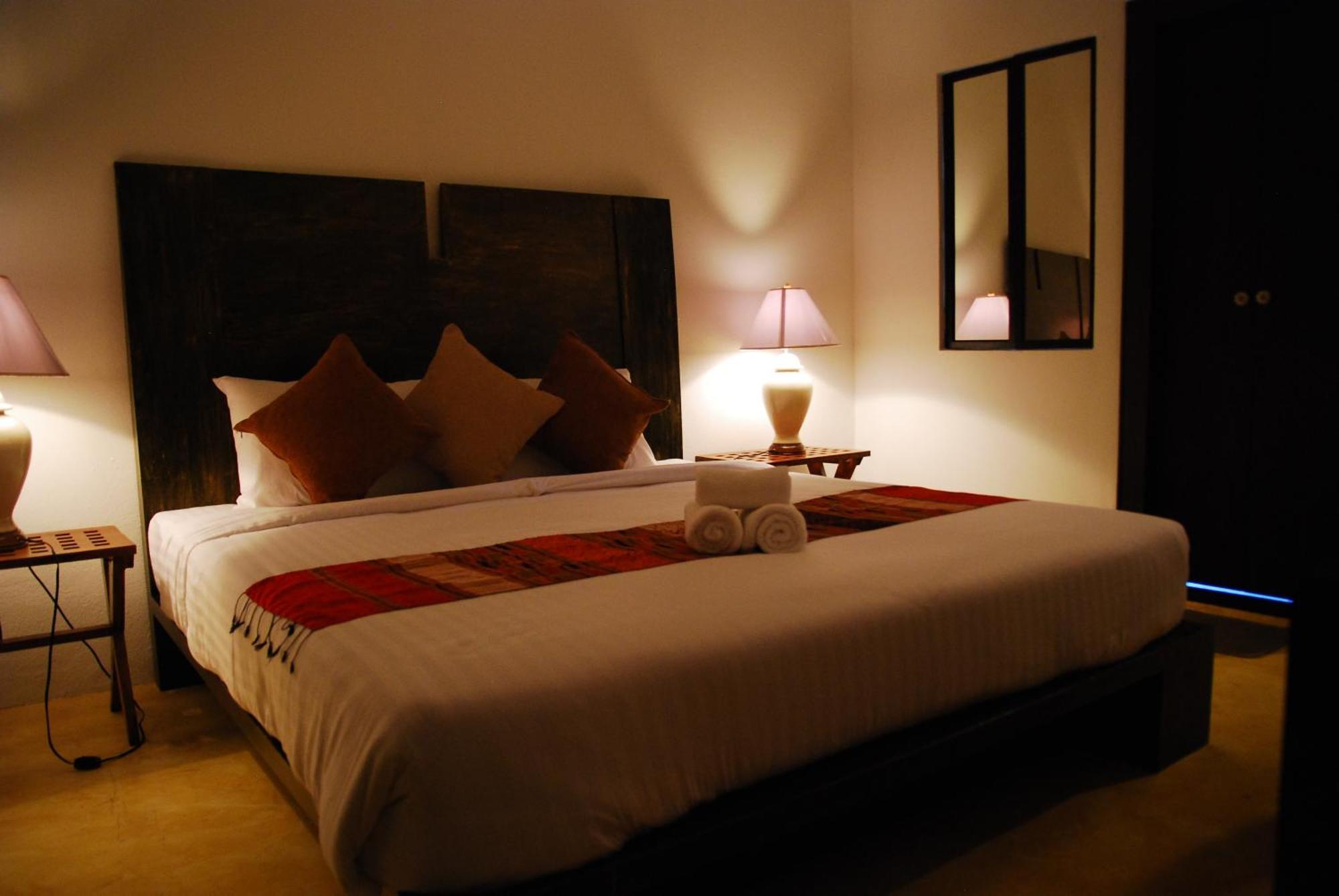 The Travellers Arms Hotel Chiang Mai Bagian luar foto
