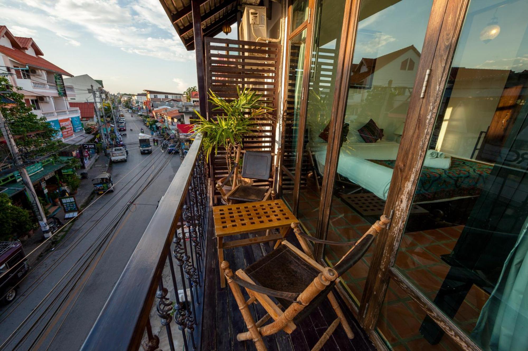The Travellers Arms Hotel Chiang Mai Bagian luar foto