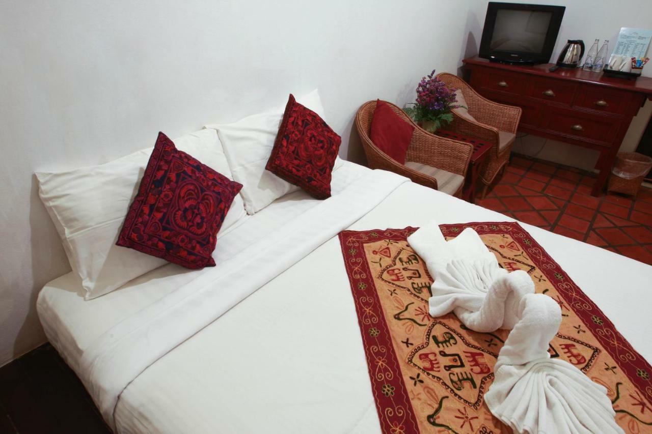 The Travellers Arms Hotel Chiang Mai Bagian luar foto