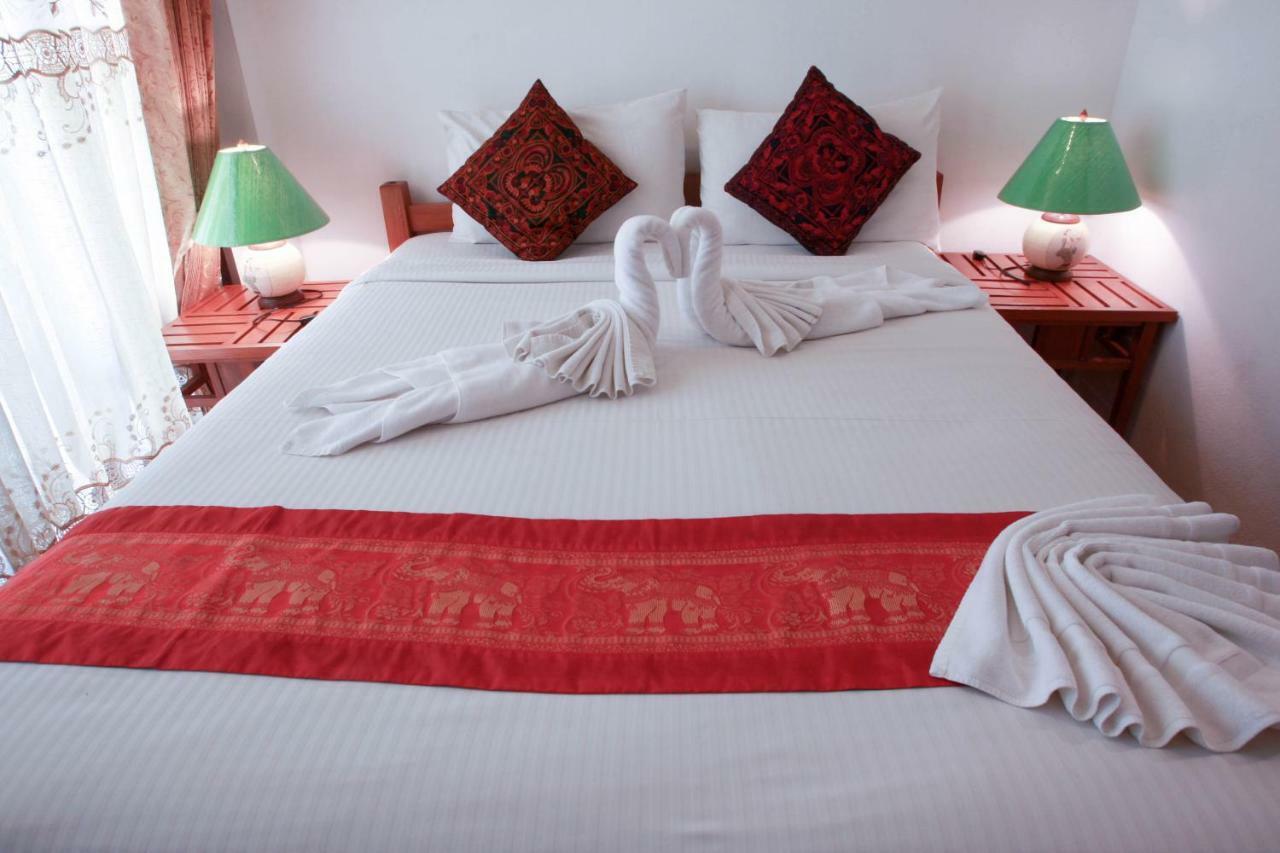 The Travellers Arms Hotel Chiang Mai Bagian luar foto