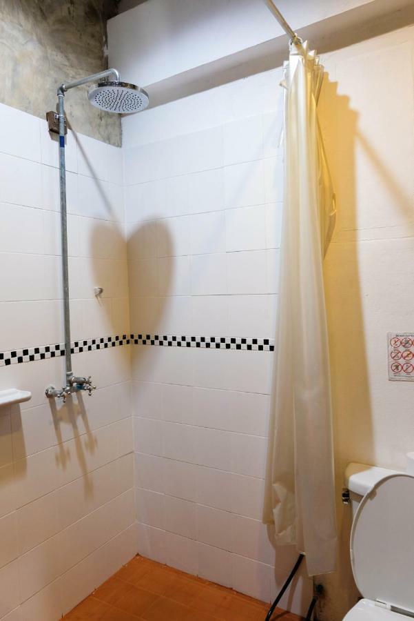 The Travellers Arms Hotel Chiang Mai Bagian luar foto