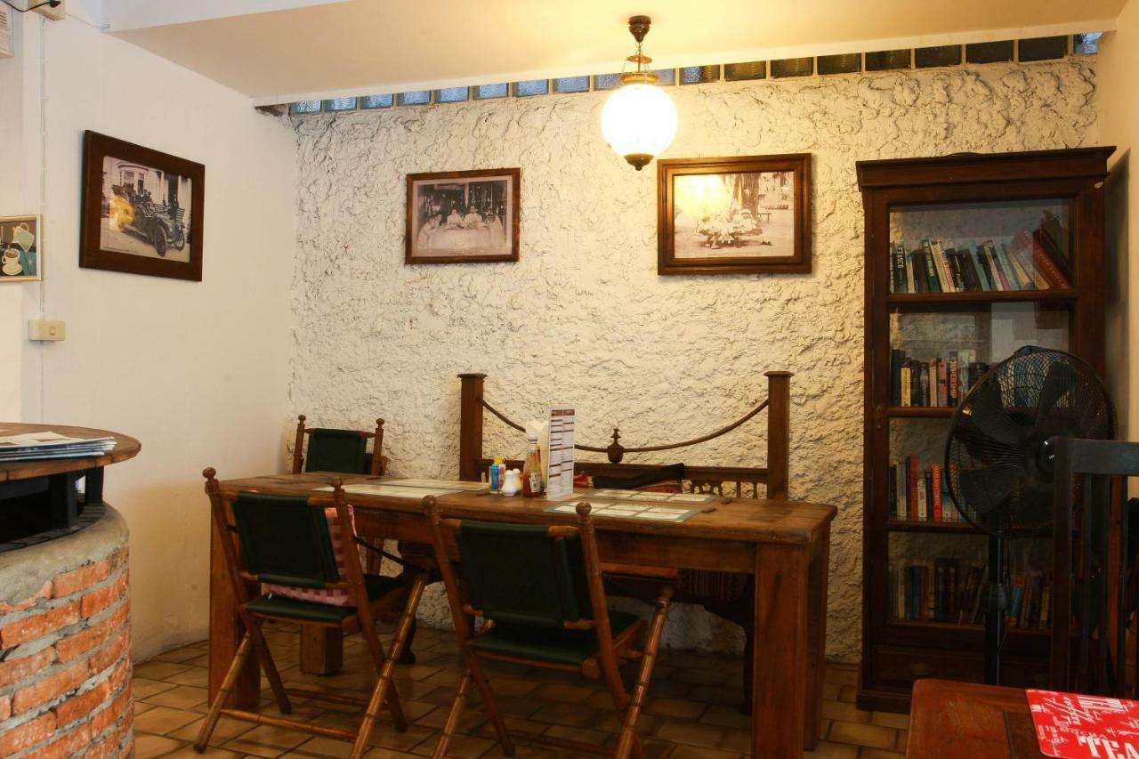The Travellers Arms Hotel Chiang Mai Bagian luar foto