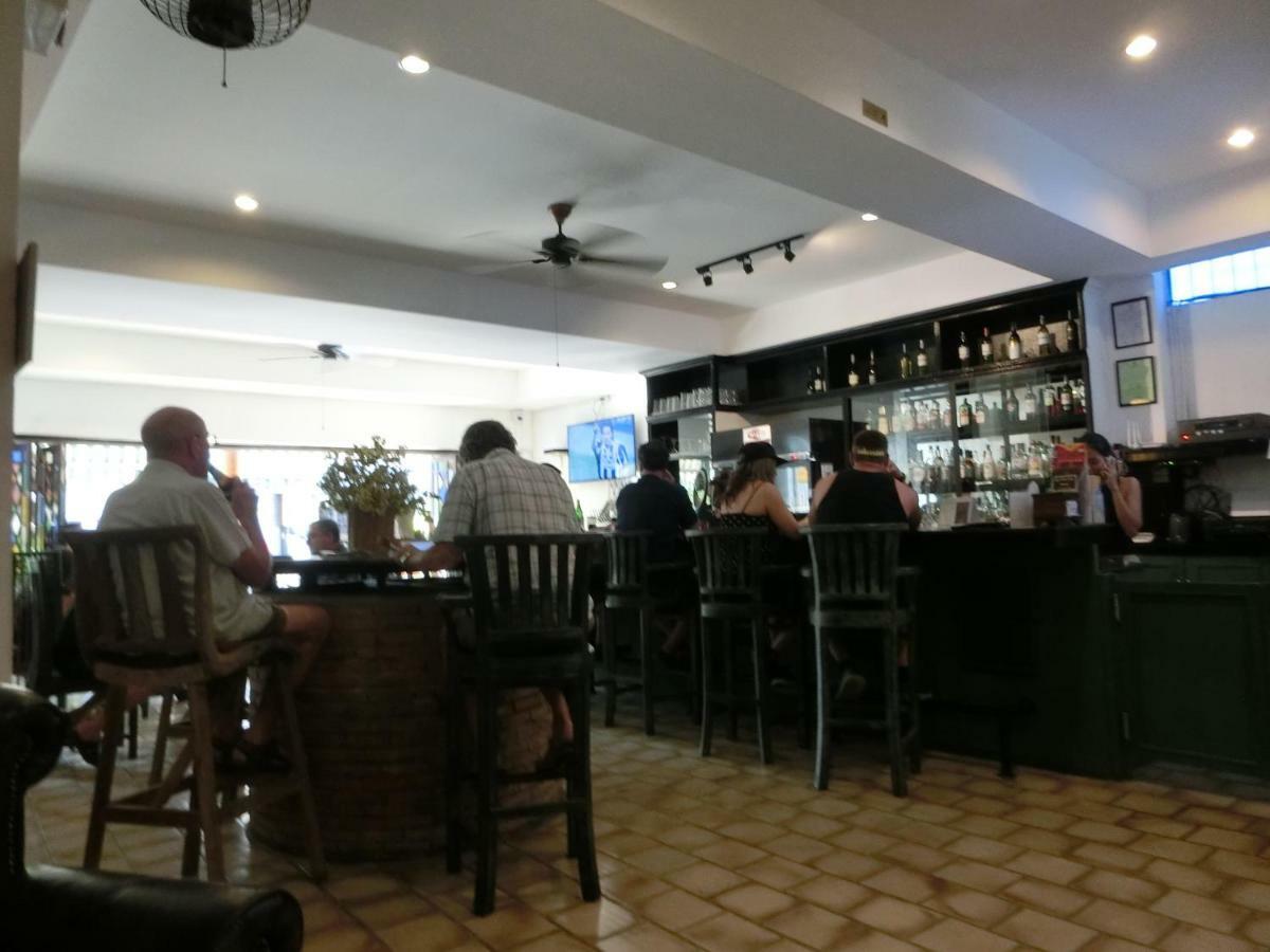 The Travellers Arms Hotel Chiang Mai Bagian luar foto