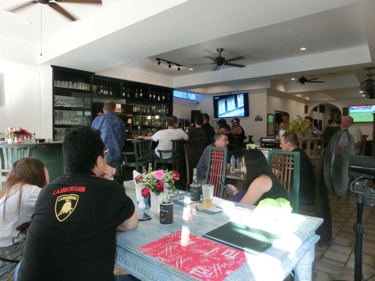 The Travellers Arms Hotel Chiang Mai Bagian luar foto