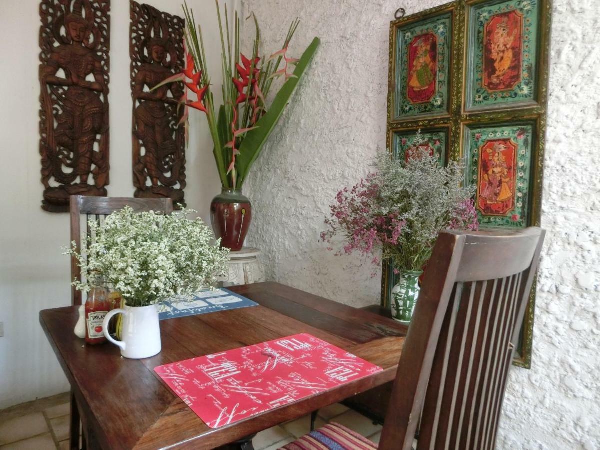 The Travellers Arms Hotel Chiang Mai Bagian luar foto