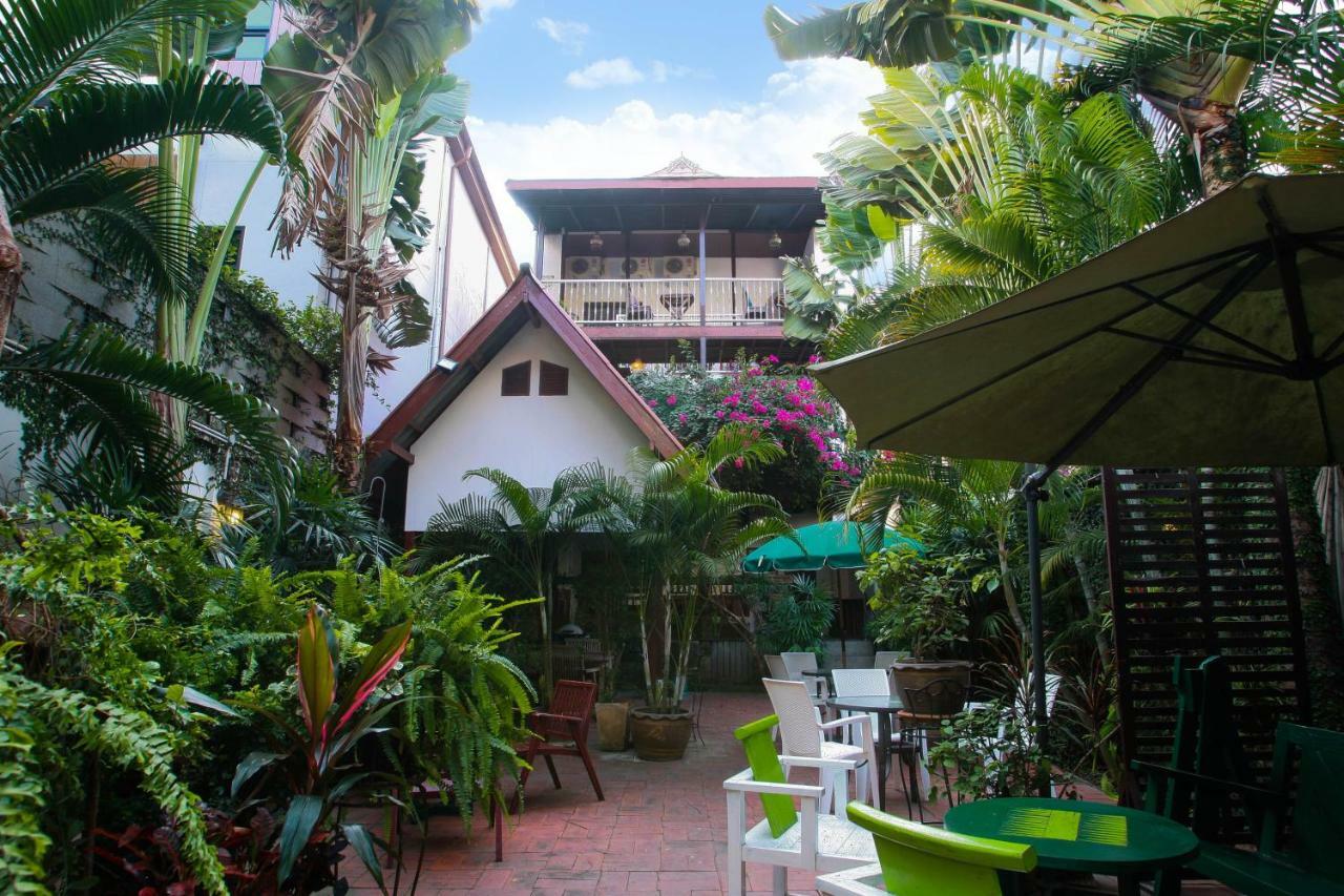 The Travellers Arms Hotel Chiang Mai Bagian luar foto