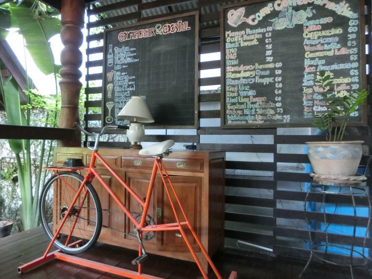 The Travellers Arms Hotel Chiang Mai Bagian luar foto