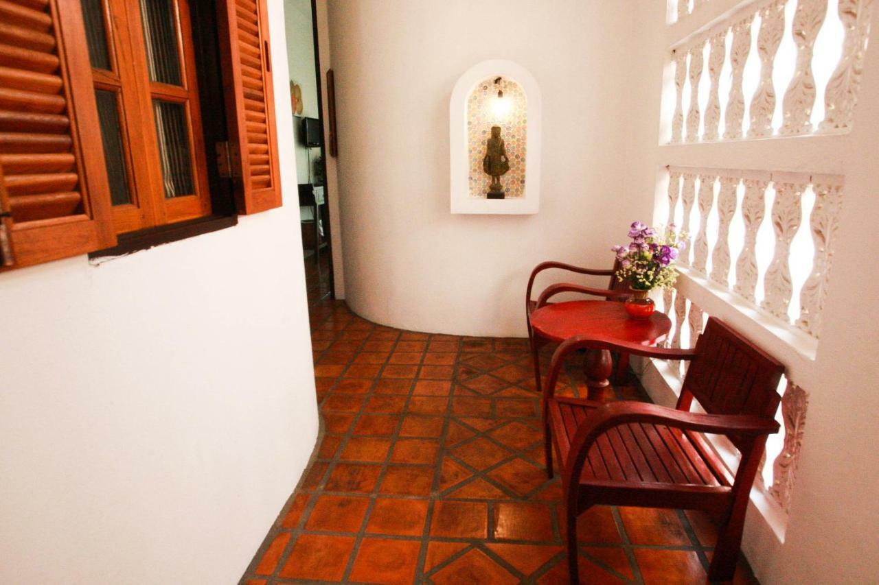 The Travellers Arms Hotel Chiang Mai Bagian luar foto